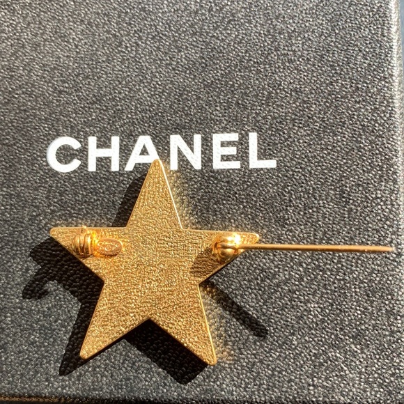 Vintage CHANEL Gold 💛 and Black 🖤 Six Star ⭐️Rare Pin Brooch Gold Tone CC Logo - Picture 4 of 14